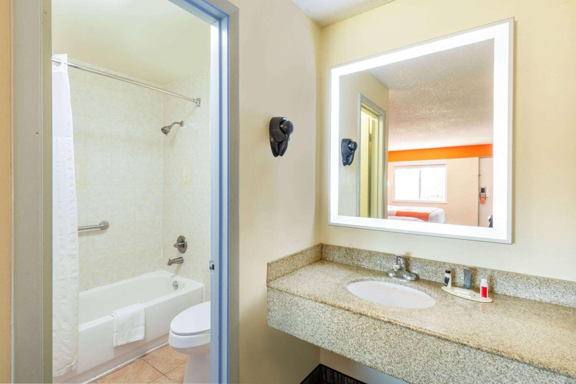 Howard Johnson By Wyndham Vero Beach/I-95 Εξωτερικό φωτογραφία